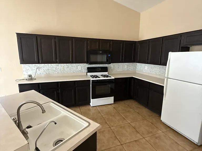 Dusty Cowboy Cir — Photo 3