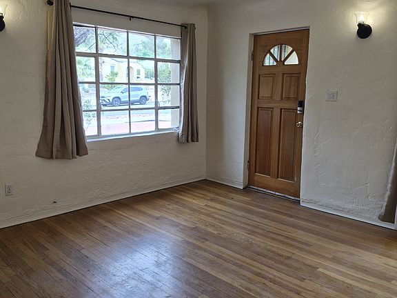 2nd image of 3029 N Campbell St