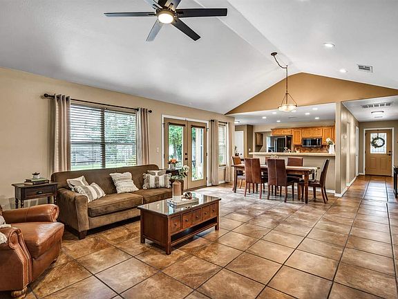 5th image of 804 Woodland Park Dr