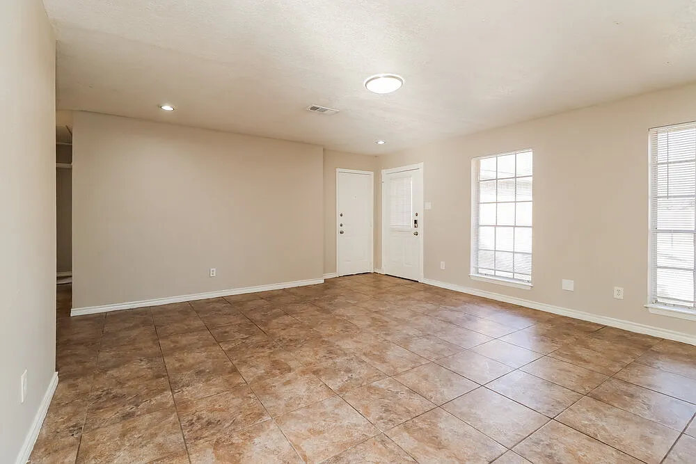 3 bed, 2.0 bath, 1220 sqft, $1,745 — Photo 4