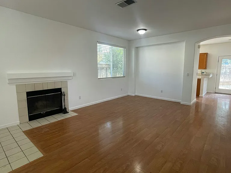 1022 Trinita Ter — Photo 2