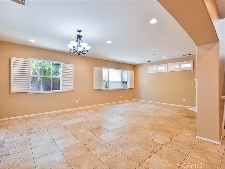 3513 W Hughes Ln — Photo 4