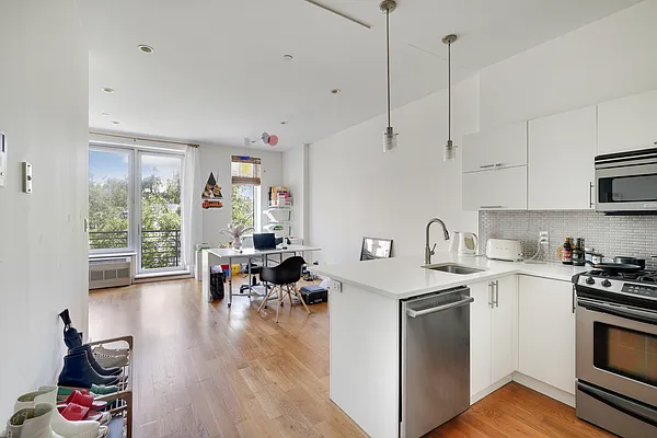 Rented by Oxford Property Group | media 10