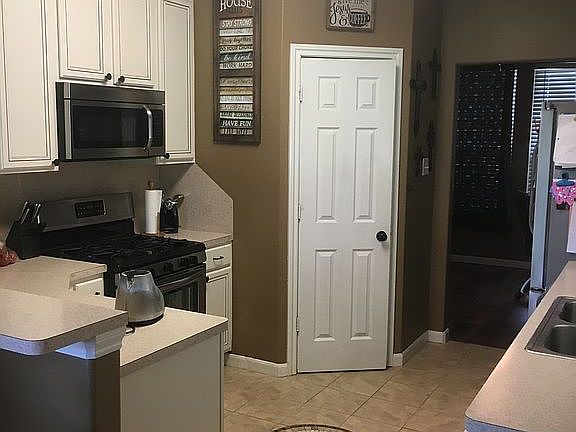 3rd image of 989 Oak Lynn Dr