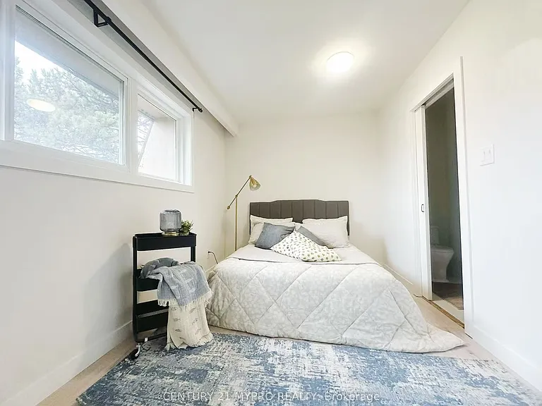 67 Godstone Rd #121 — Photo 6