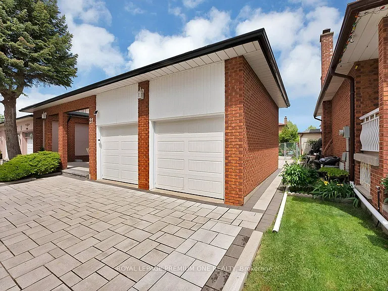 27 Elmartin Dr #BASEMENT — Photo 2