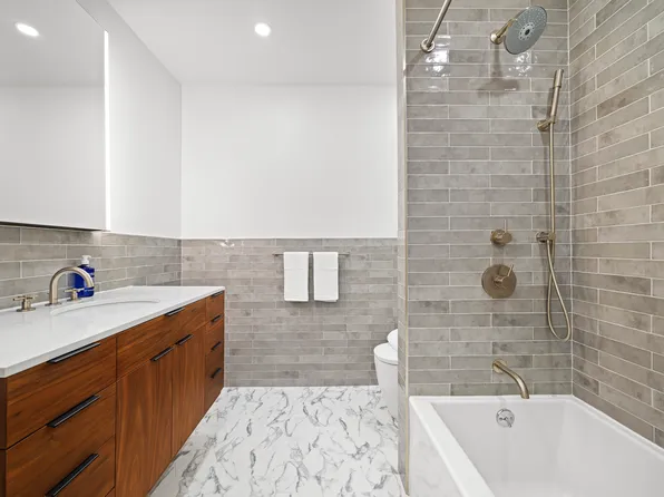 389 Manhattan Avenue image 26 of 38