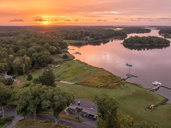 11 Old Merrill St, Amesbury, MA 01913