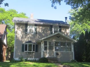 337 8th St, Silvis, IL 61282