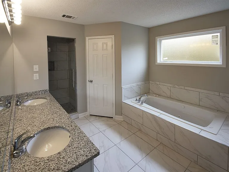 7611 Lowrance Rd — Photo 11