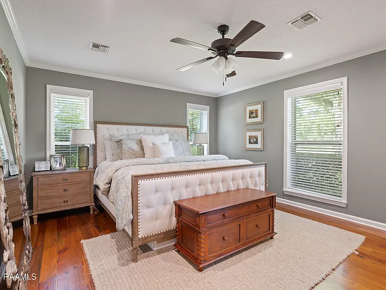 2407 E Broussard Rd — Photo 16