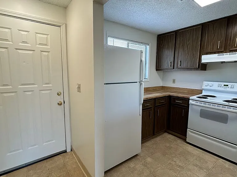 834 Homedale Rd — Photo 5