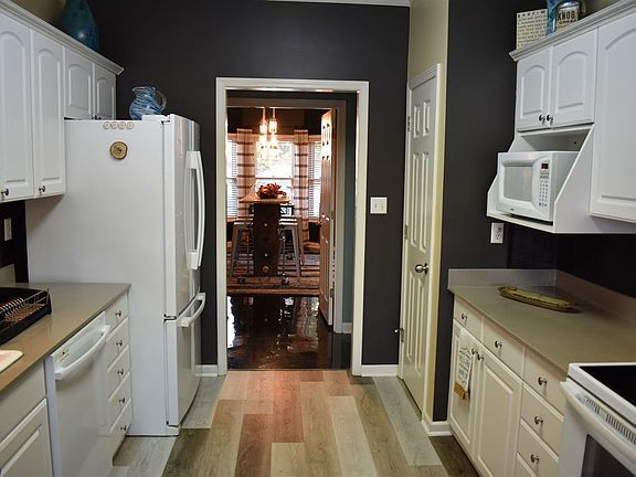4th image of 2166 Aztec Dr