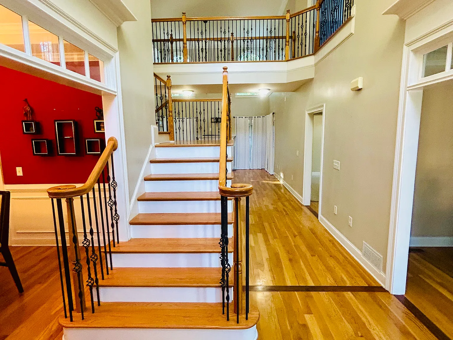 5 bed, 3530 sqft, $3,200 — Photo 2