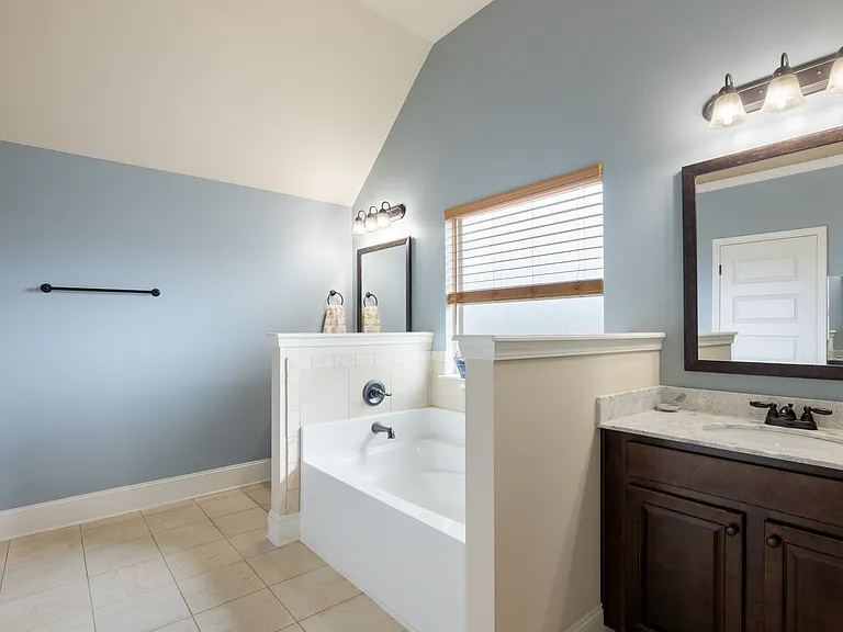 646 Village Market Dr — Photo 5