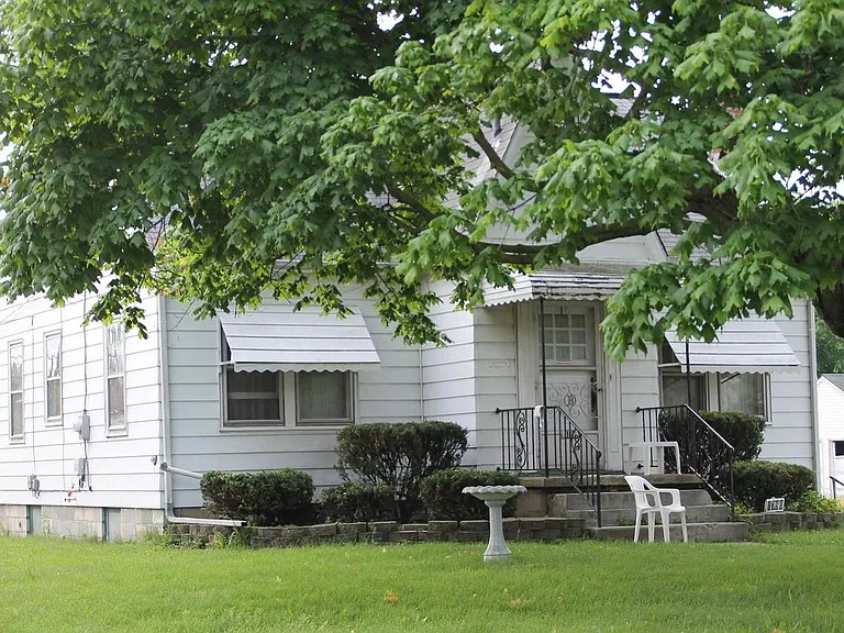 1790 S Champion Ave — Photo 1