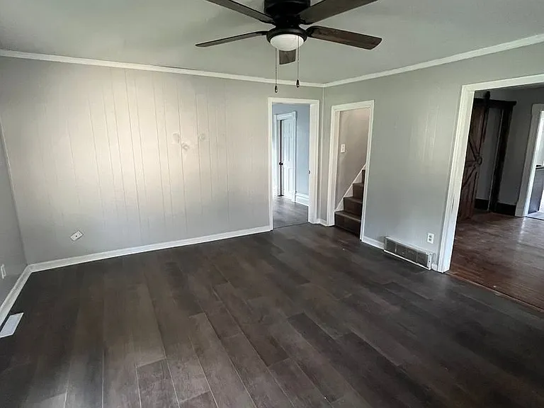113 N Van Buren St — Photo 2