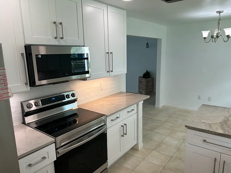 2247 Claiborne Dr — Photo 3
