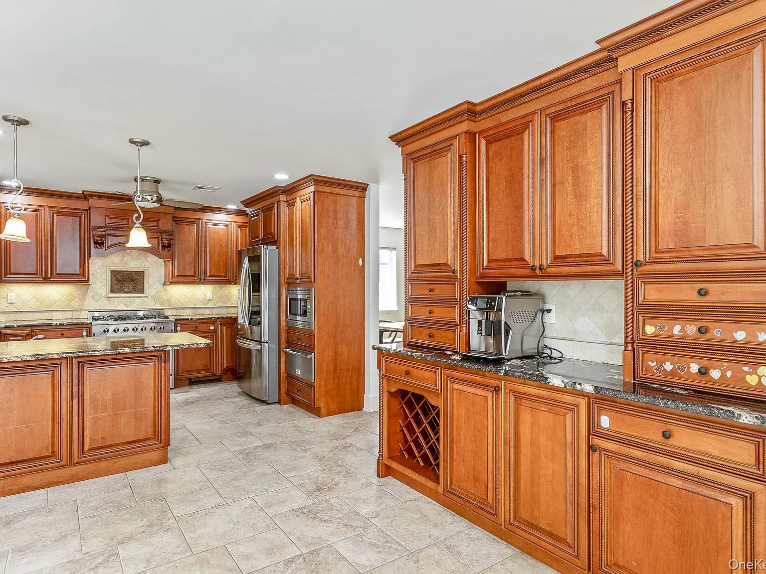5 bed, 2.5 bath, 2510 sqft, $6,000 — Photo 3