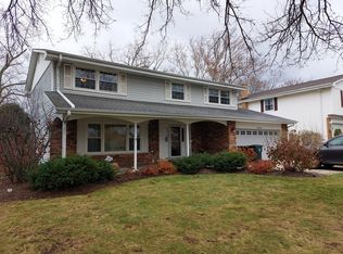 9S026 Stratford Pl, Darien, IL