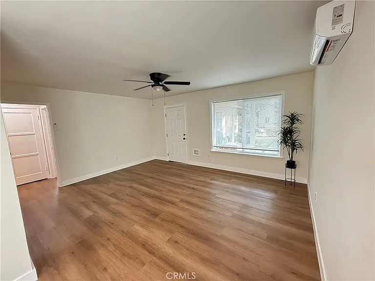 549 N Niagara St — Photo 5