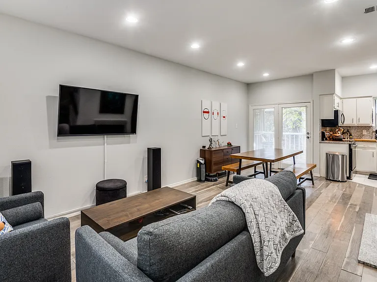 2728 Reagan St #202 — Photo 7