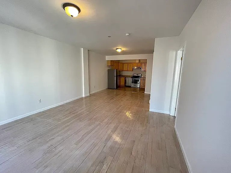 11-43 45th Ave #3R — Photo 1