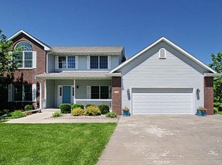 535 Auburn Hills Dr, Coralville, IA 52241