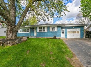 2 Kennedy Cir, Rochester, NY 14609