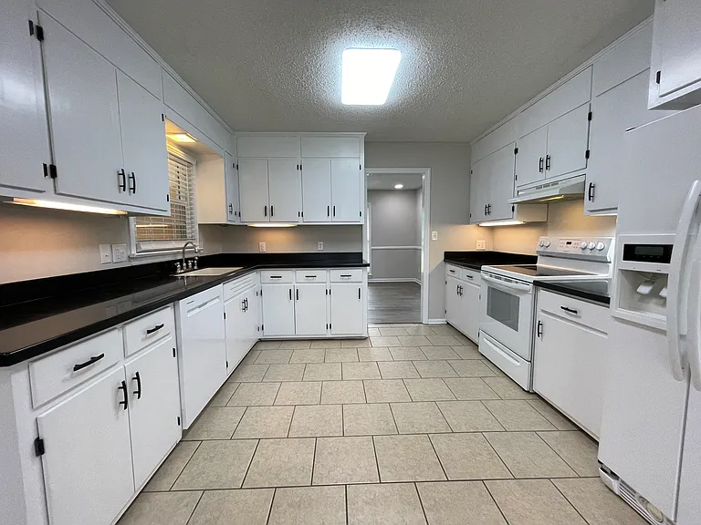 2402 Bower Dr — Photo 11