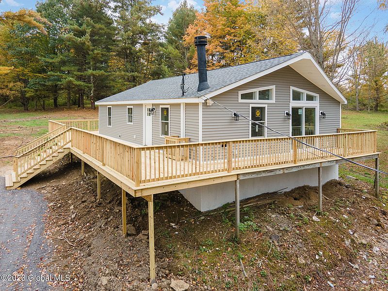 4th image of 565 Gage Road
