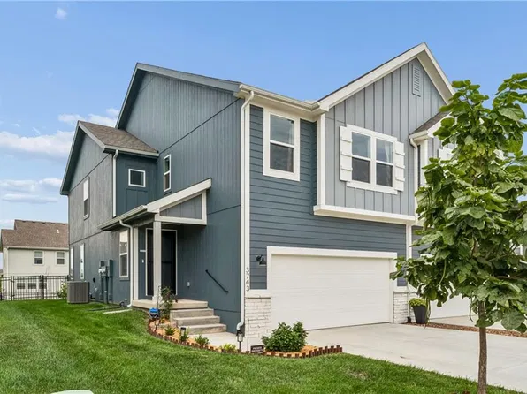 3743 SW Clayton Pl, Lees Summit, MO 64082