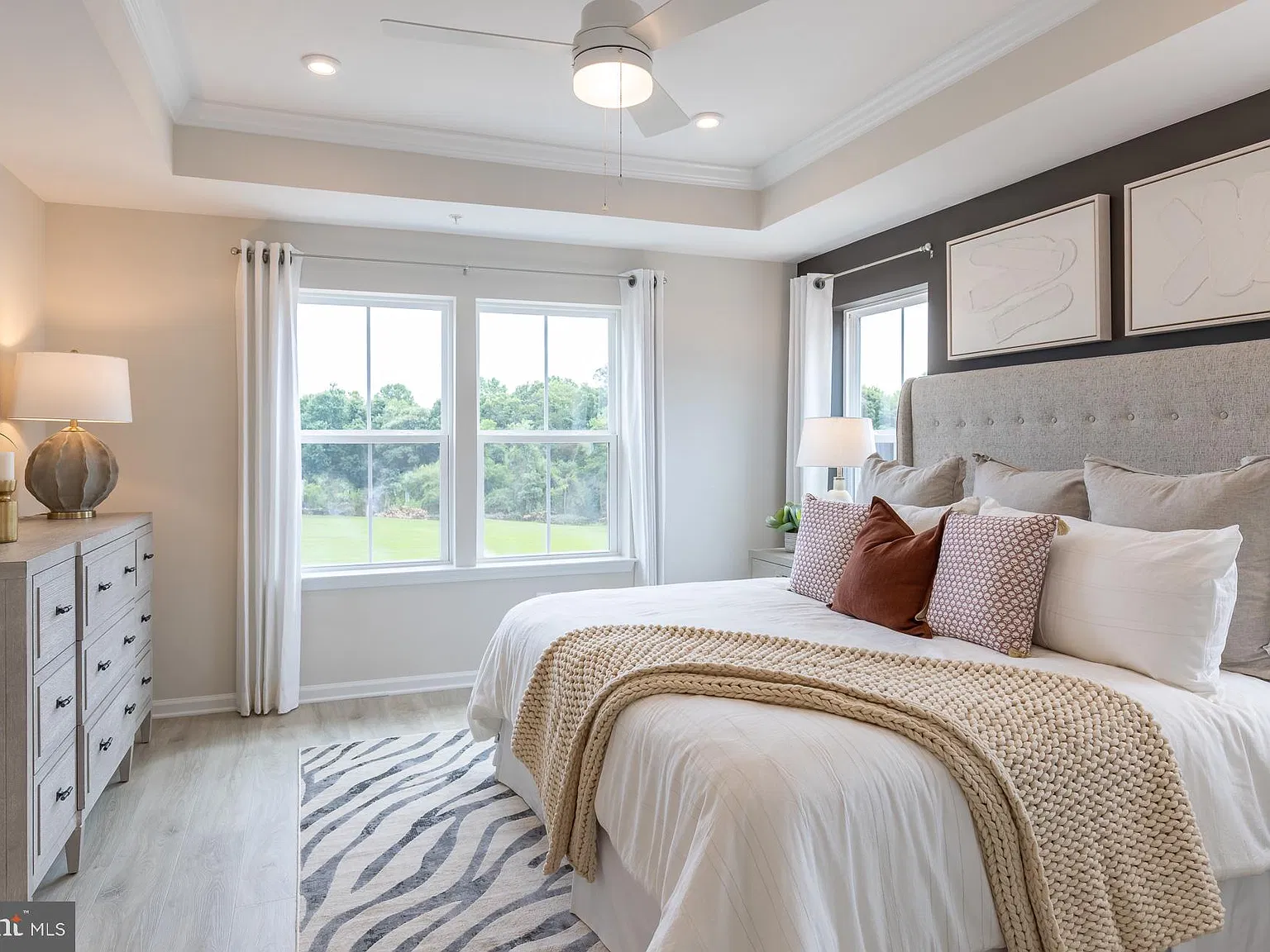 4 bed, 4.0 bath, 2112 sqft, $3,500 — Photo 2