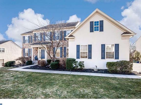 2nd image of 325 Creek Crossing Ln