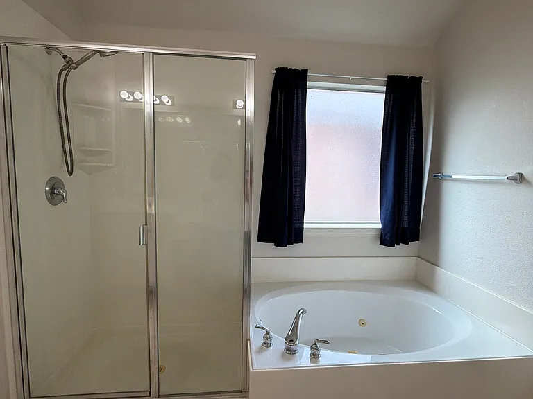 2408 Monroe Dr — Photo 8