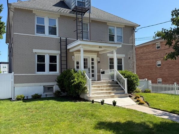 22 E Quackenbush Ave #105