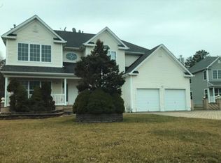 20 Bloomington St, Medford, NY 11763