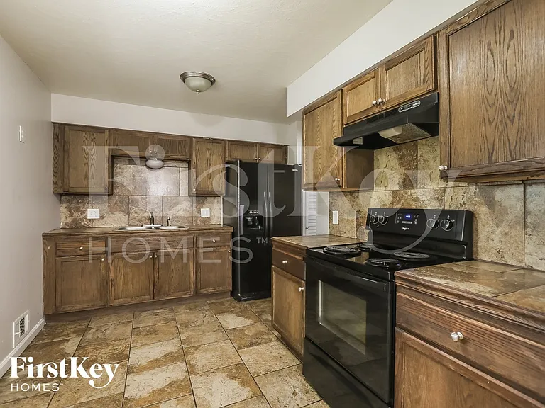10111 E 77th Ter — Photo 8
