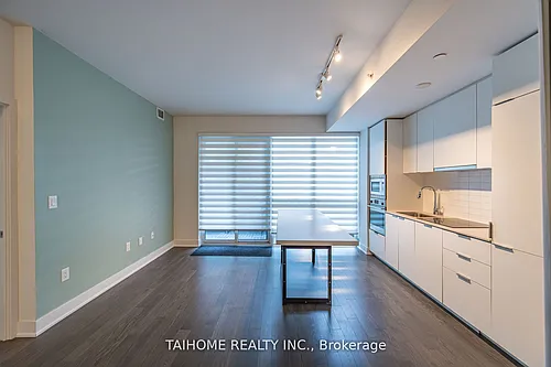 955 Bay St #307 Photo 1