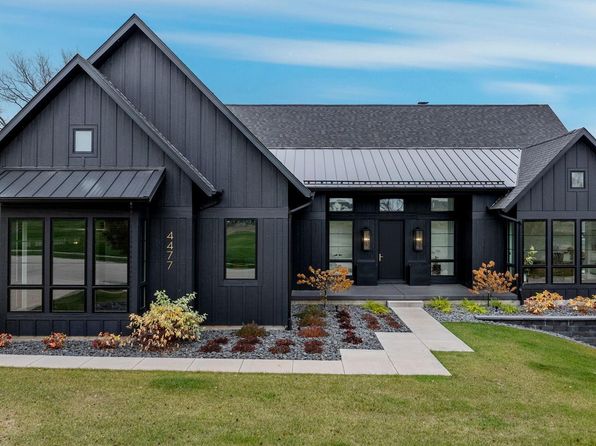 4477 Woodland Dr, Bettendorf, IA 52722