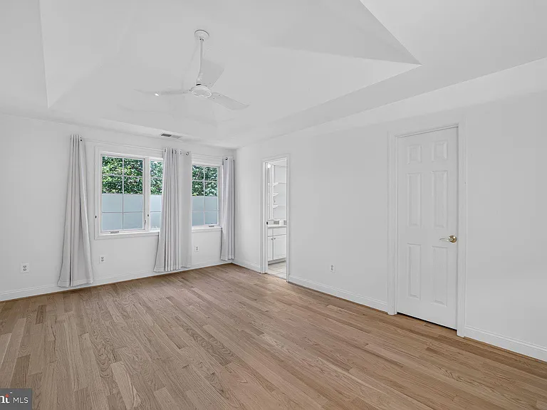 8309 Old Seven Locks Rd — Photo 31