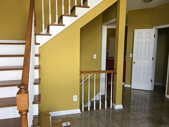  Entry with granite tile