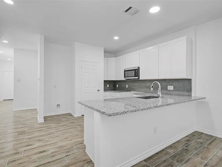9932 Fillmore St — Photo 5