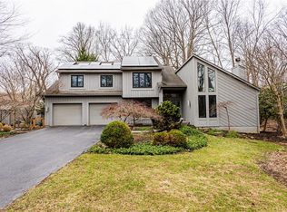 28 Shelter Creek Ln, Fairport, NY 14450
