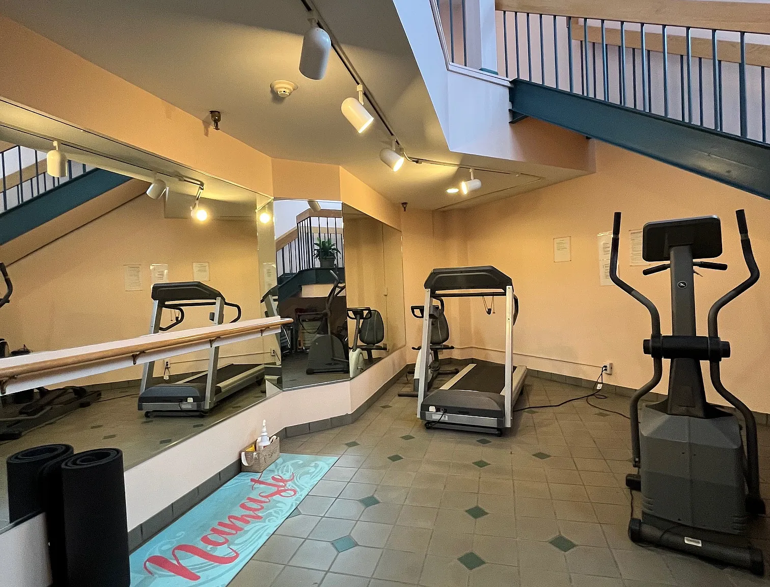 2 bed, 750 sqft, $1,800 — Photo 3