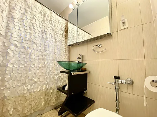 Sold by Maximillion Realty, Inc. | media 33