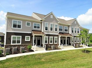 700 Pond Vista Ln APT 2C, Manheim, PA 17545