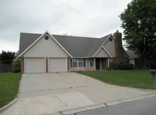 305 Redbird Dr, Ponca City, OK 74601