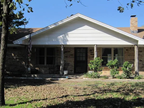 508 S Hovey St, Chico, TX 76431