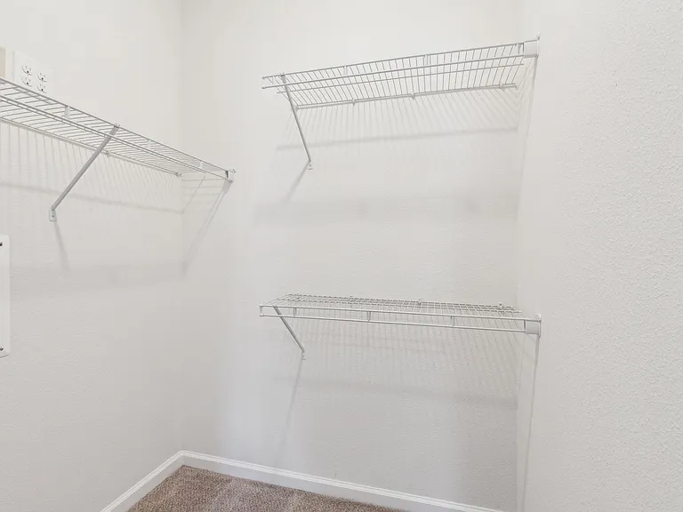 1x1 Walk-in closet